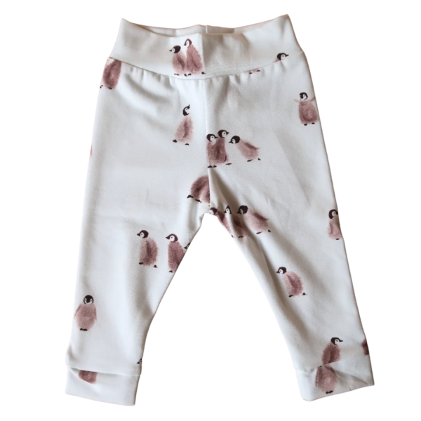 Babybroekje katoen ecru met bruine pinguïnprint