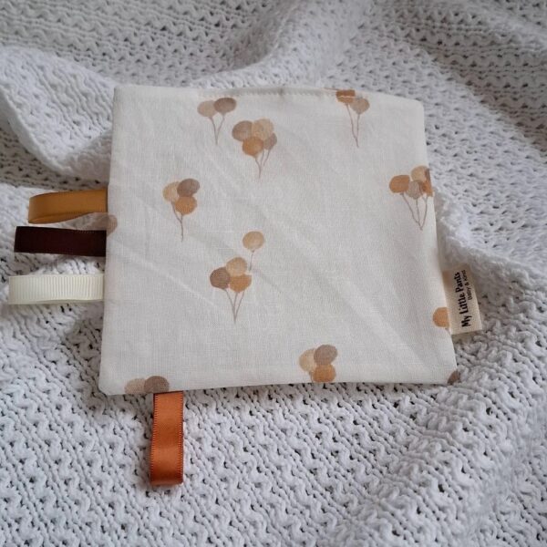 Knuffeldoekje katoen met ballonprint en lintlabels